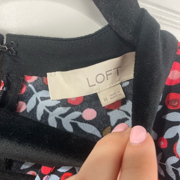 Loft Floral/Berry Long Sleeve Black Velvet Trim Keyhole Dress M Women’s EUC - Picture 7 of 13